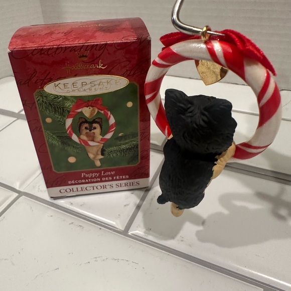 Hallmark 2000 “Puppy Love” Ornament - Picture 7 of 8
